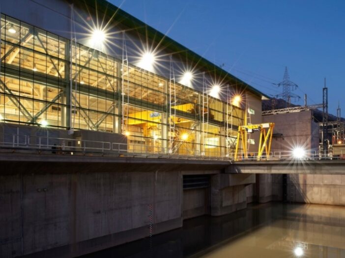 Estudio de energía incidente Límite de protección Límites de acercamiento Condición de trabajo eléctricamente segura Equipos de protección personal (EPP) Clasificación de arco Explosión de arco Mantenimiento preventivo y predictivo Etiquetado y señalización de peligro de arco Permiso especializado Formación Entrenamiento en seguridad eléctrica Estudio de arco eléctrico Estudio de Arc Flash Arco eléctrico Arc Flash NFPA 70E Seguridad eléctrica Auditoría de seguridad eléctrica Resolución SRT 900 Resolución SRT 3068 Estudio de protecciones Estudio de cortocircuito Ingeniería eléctrica Calidad de energía Mediciones de armónicos Mediciones de puesta a tierra Habilitación Trabajos con tensión Protocolo de puesta a tierra Selectividad de protecciones Riesgo eléctrico Incident Energy Flash Hazard Analysis Flash Protection Boundary Approach Boundaries Qualified Person Electrically Safe Work Condition PPE – Personal Protective Equipment Arc Rating Arc Blast Arc Blast Hazard Shock Hazard Analysis